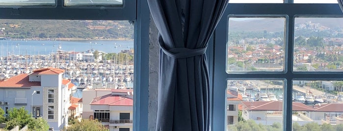 Thea Hotel&Restaurant is one of Irem'in Beğendiği Mekanlar.