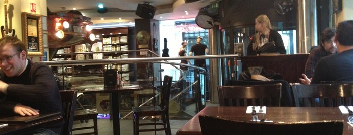 Hard Rock Cafe is one of สถานที่ที่ Gavin ถูกใจ.