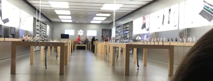 Apple North County is one of Apple Stores US West.