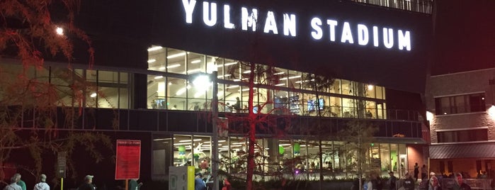 Yulman Stadium is one of สถานที่ที่ Jacob ถูกใจ.