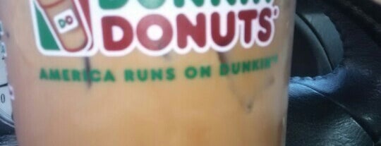 Dunkin' is one of Lugares favoritos de Neil.