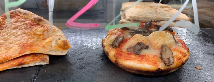 Pako's Pizza Al Talgio is one of Tempat yang Disimpan Maximum.