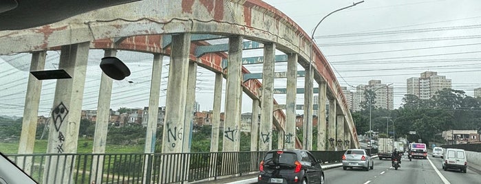 Ponte Jurubatuba is one of Lieux qui ont plu à Roberto.