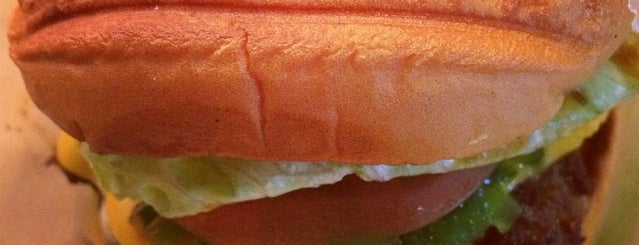 BurgerFi is one of Locais salvos de Queen.