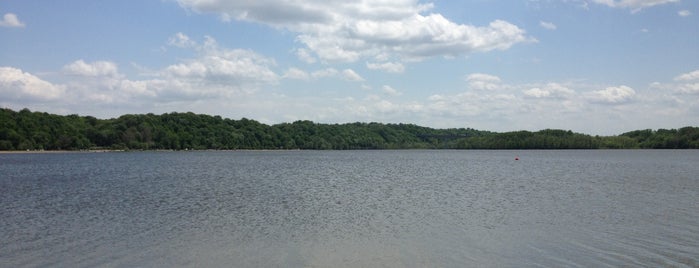 Creve Coeur Lake is one of St. Louis.
