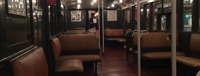 New York Transit Museum is one of Locais curtidos por Aaron.