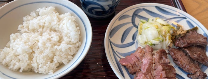 牛たんと和牛焼き 青葉 is one of Posti che sono piaciuti a okera.