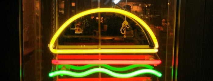 Burger Joint is one of สถานที่ที่ Mark ถูกใจ.