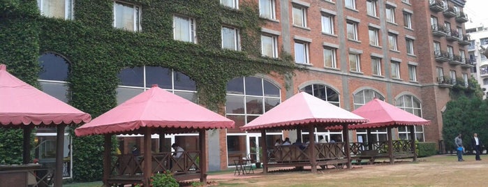Hotel Royal Orchid is one of Locais curtidos por Deepak.