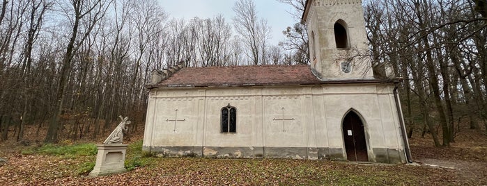 Pohrebná kaplnka Pálfiovcov Červený kameň is one of Naučný chodník Červený kameň.