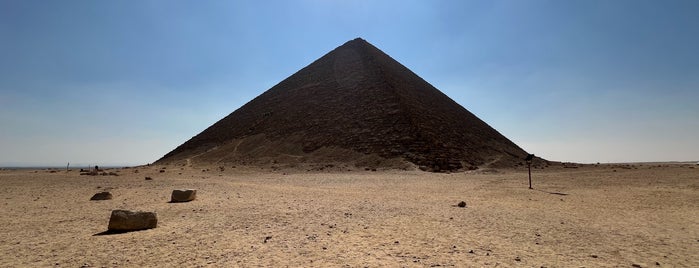 Red Pyramid of Sneferu is one of Lieux sauvegardés par Kimmie.