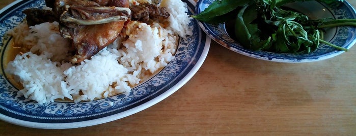Restoran Mat Ayam Kampung is one of Makan @ Seri Kembangan/ Serdang #2.