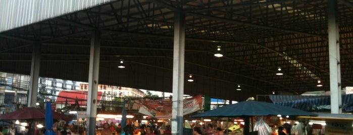 ตลาดลาดพร้าวสะพานสอง is one of Lugares favoritos de Pravit.