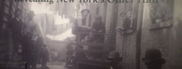 Museum of the City of New York is one of JoAnne'nin Beğendiği Mekanlar.