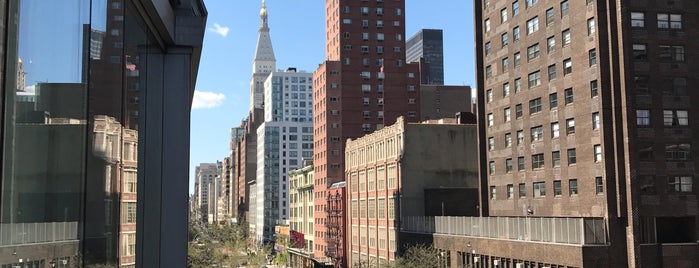 Tempo Luxury Condominiums is one of Lugares favoritos de JoAnne.