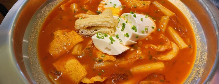 전투떡볶이 is one of 떡볶이.