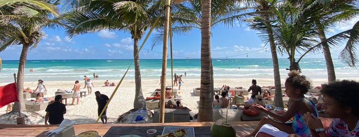 Mia Restaurant & Beach Club is one of Lugares favoritos de Karla.