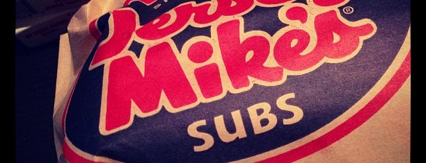 Jersey Mike's Subs is one of สถานที่ที่ Erik ถูกใจ.