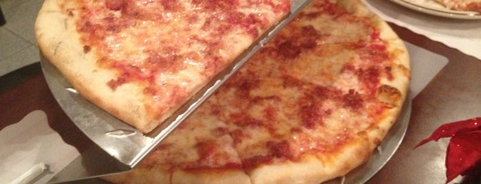 Sicily Pizza & Restaurant is one of Posti che sono piaciuti a Marie.