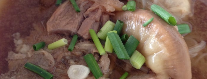 กอเต็กเชียง 3 is one of Beef Noodles.bkk.