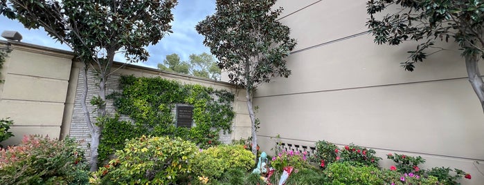 Walt Disney's Grave is one of LA.