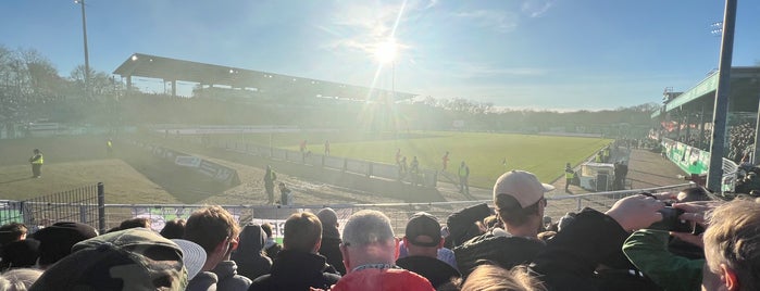 Preußenstadion is one of Stadion.