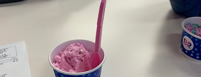 Baskin-Robbins is one of The 11 Best Places for Green Apples in Albuquerque.