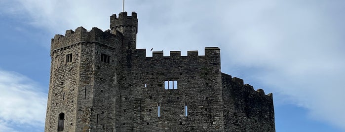 Cardiff Castle / Castell Caerdydd is one of Tempat yang Disukai Jeremy.