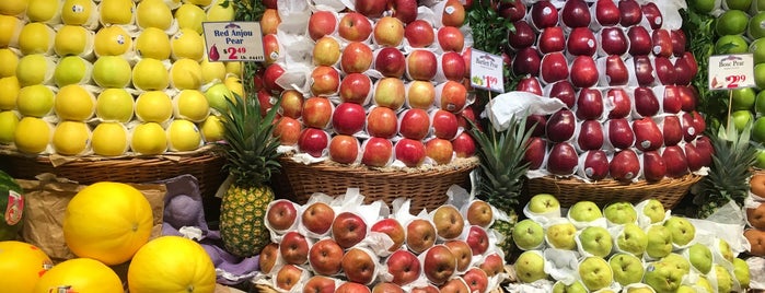 Garden of Eden Marketplace is one of Manhattan Haunts.