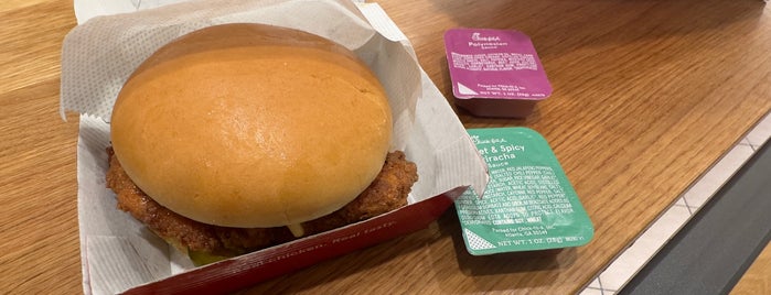 Chick-Fil-A is one of Lugares favoritos de Starlight.
