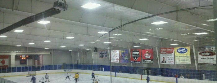 Edge Ice Arena is one of Lugares favoritos de Ray.