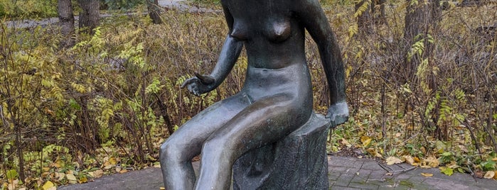 Leo Mol Sculpture Garden is one of Winnie.