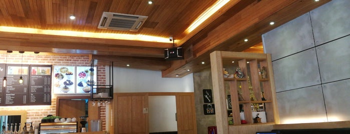 Villa Ju Bakery Cafe is one of Coffee & Cafe Hop.