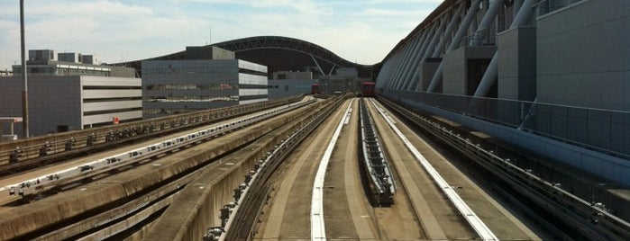 Wing shuttle South-line is one of สถานที่ที่ la_glycine ถูกใจ.