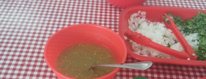 Tacos El Toñazo is one of Lugares favoritos de Jam.