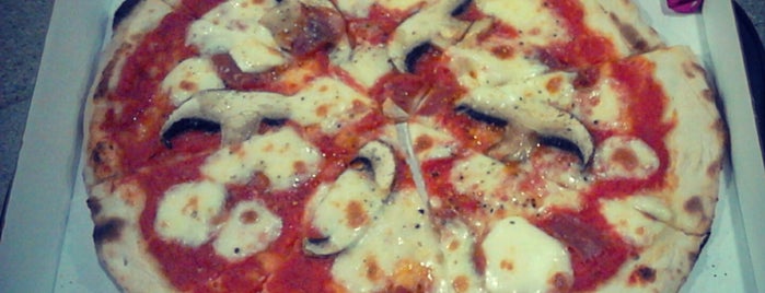 Pix Pizza is one of Lugares favoritos de Tristan.