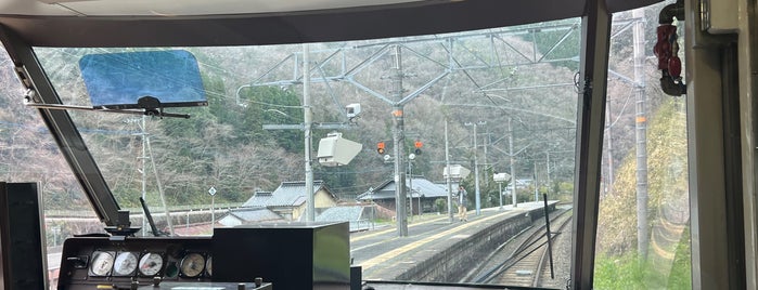 Hōkoku Station is one of 伯備線の駅.