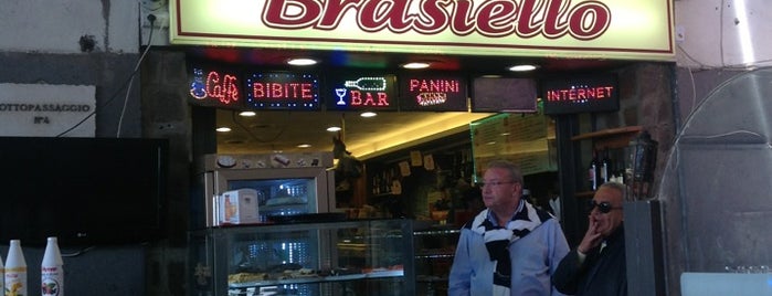 Bar Brasiello is one of สถานที่ที่ Tristan ถูกใจ.