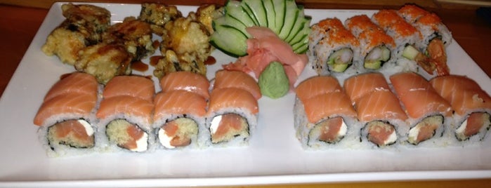 Sushi Thai is one of Lugares favoritos de Joe.