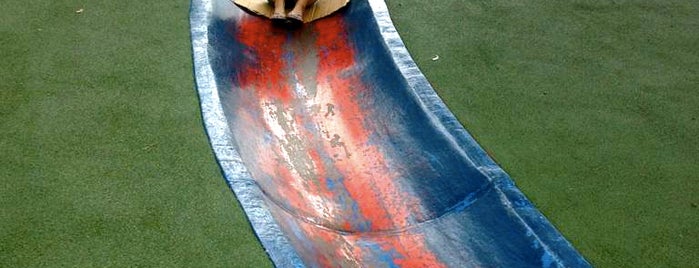 Frick Park Blue Slide Playground is one of Lugares favoritos de Mike.