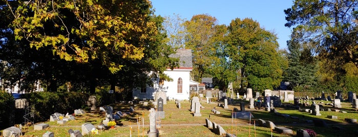 Haddonfield Baptist Cemetery is one of Cemeteries.