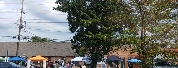 Haddon Heights Farm Market is one of flea market's.