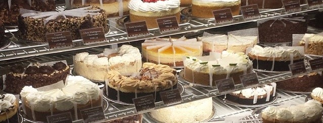 The Cheesecake Factory is one of DCCARGUYさんのお気に入りスポット.