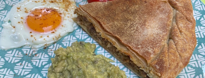 Οι πίτες της Σοφίας is one of Street food in Athens.