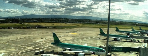 Aeroporto de Dublin (DUB) is one of Locais curtidos por W.