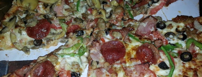 Ultimate California Pizza is one of Lieux qui ont plu à Lizzie.