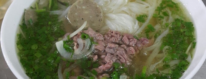 Phở Tùng is one of Food.