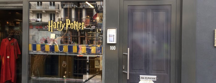 Harry Potter is one of Bruxelles Lorraine.