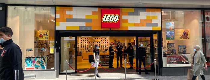 Lego Store is one of Brussels & around with teenagers.