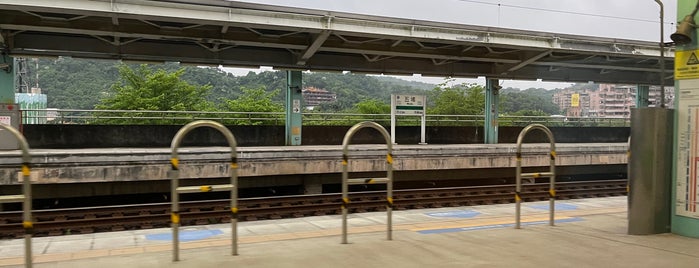 TRA 五堵駅 is one of 臺鐵火車站01.
